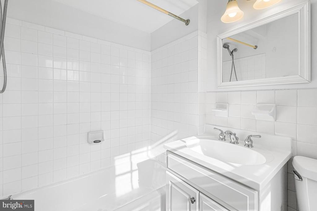 415 CITY AVENUE J-2