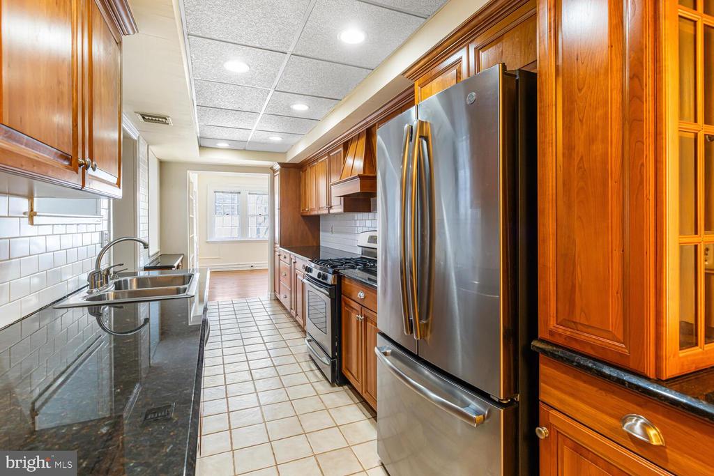 415 CITY AVENUE J-2