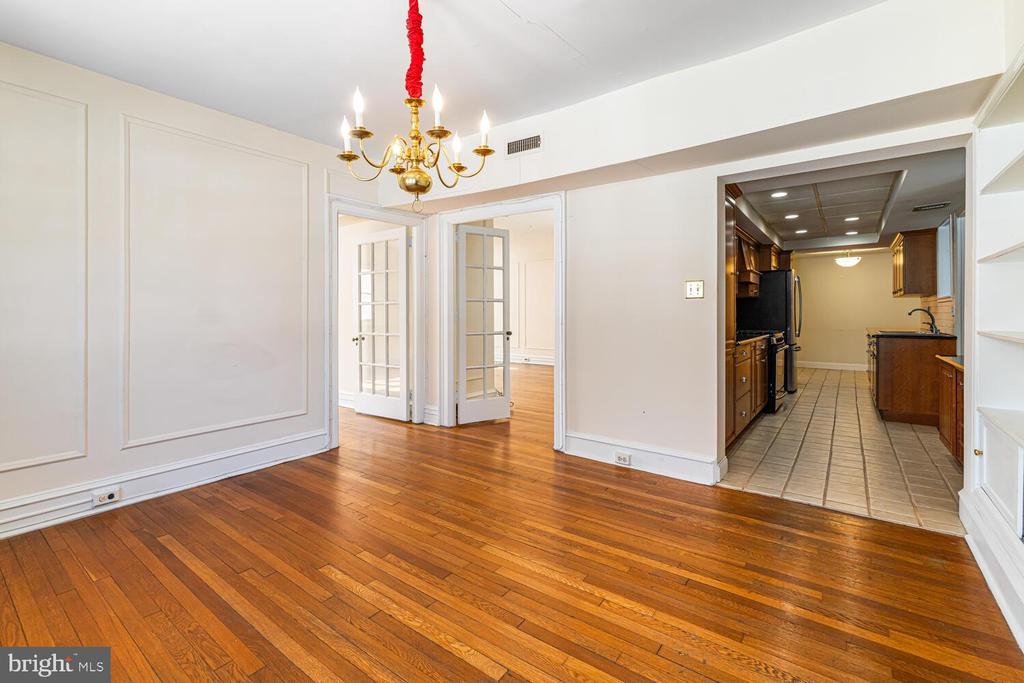 415 CITY AVENUE J-2
