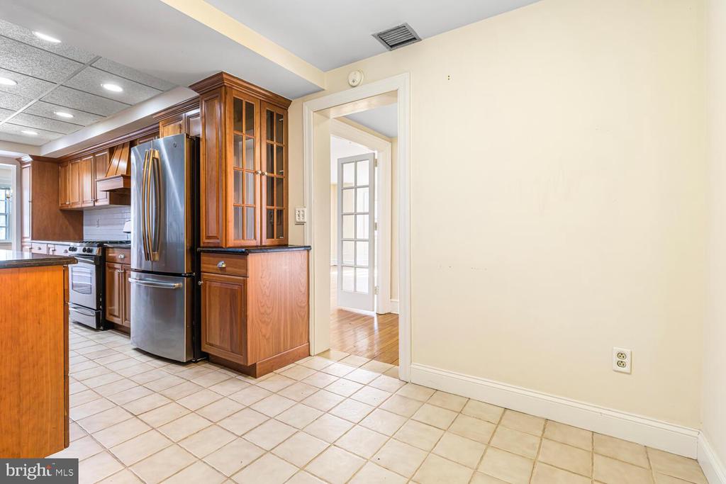 415 CITY AVENUE J-2