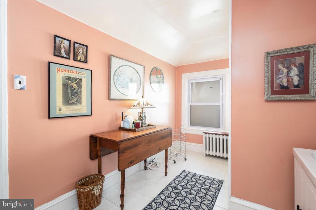 221 S EASTON ROAD