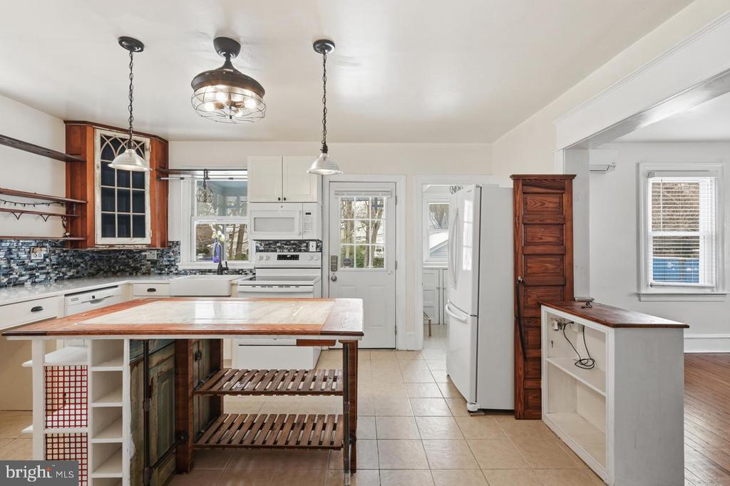221 S EASTON ROAD