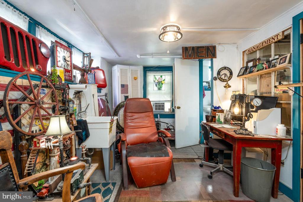 221 S EASTON ROAD