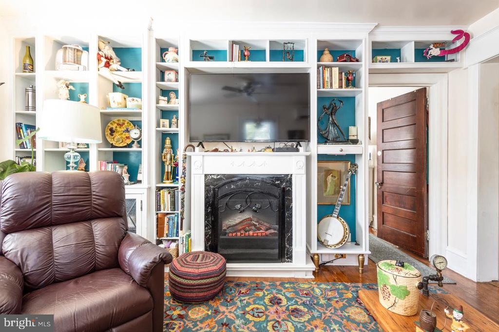 221 S EASTON ROAD