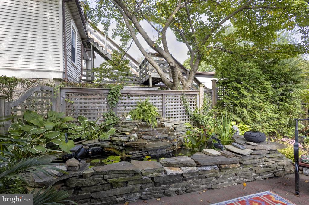 221 S EASTON ROAD