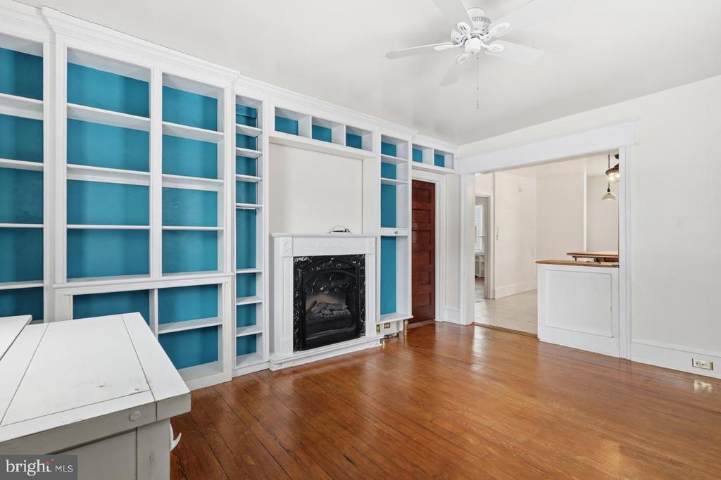 221 S EASTON ROAD