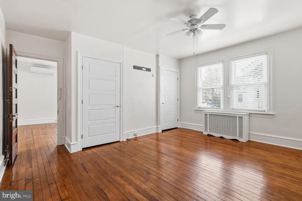 221 S EASTON ROAD