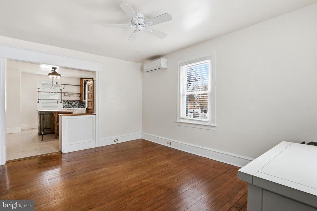 221 S EASTON ROAD