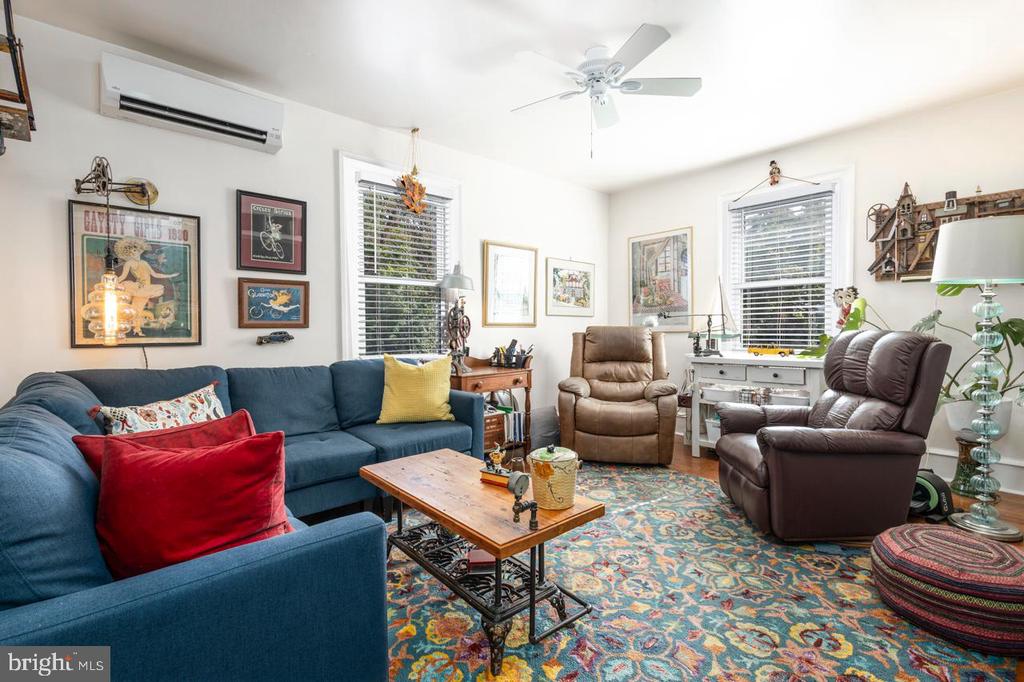 221 S EASTON ROAD