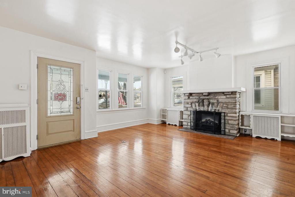 221 S EASTON ROAD