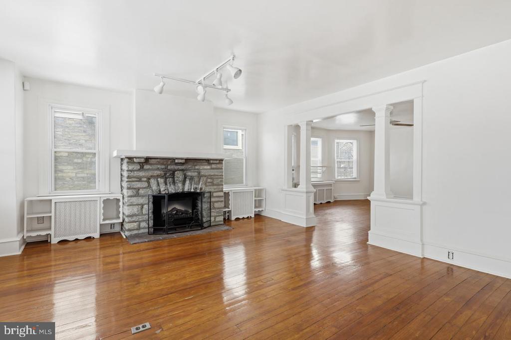 221 S EASTON ROAD