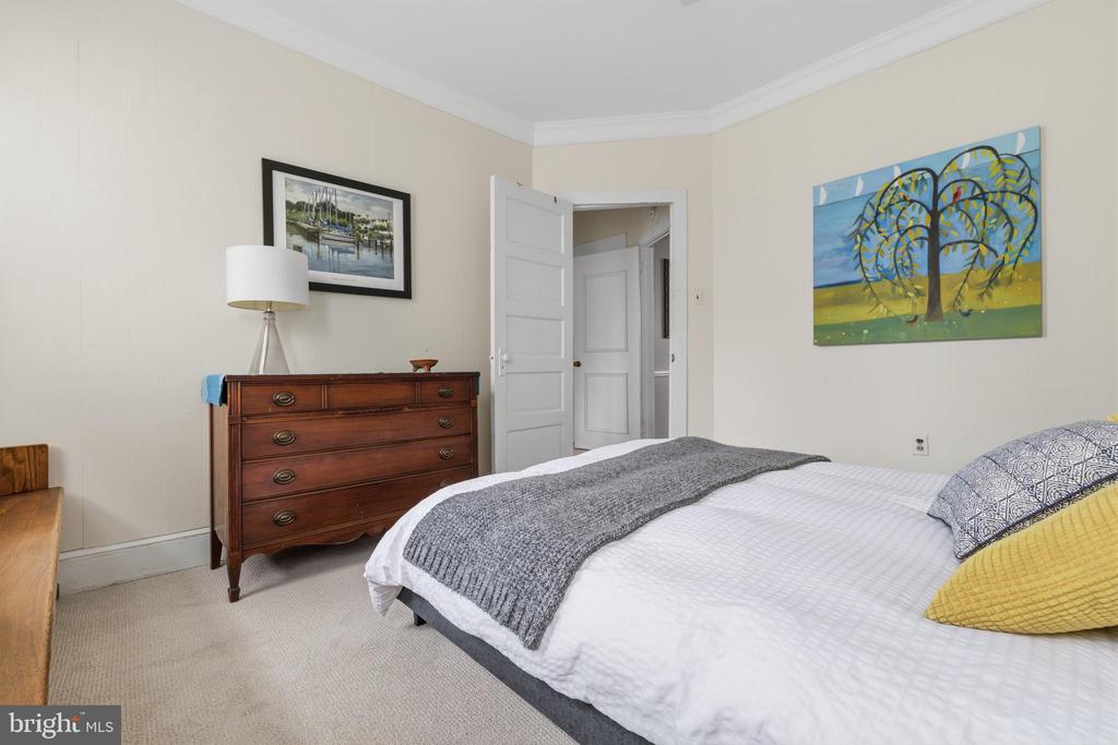 11 FRANKLIN AVENUE
