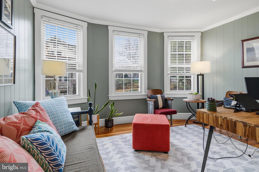 11 FRANKLIN AVENUE