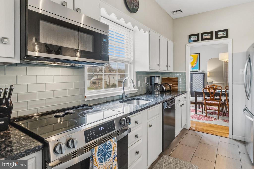 11 FRANKLIN AVENUE