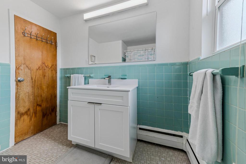 1334 MONTGOMERY AVENUE D4