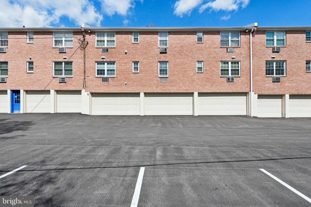 1334 MONTGOMERY AVENUE D4