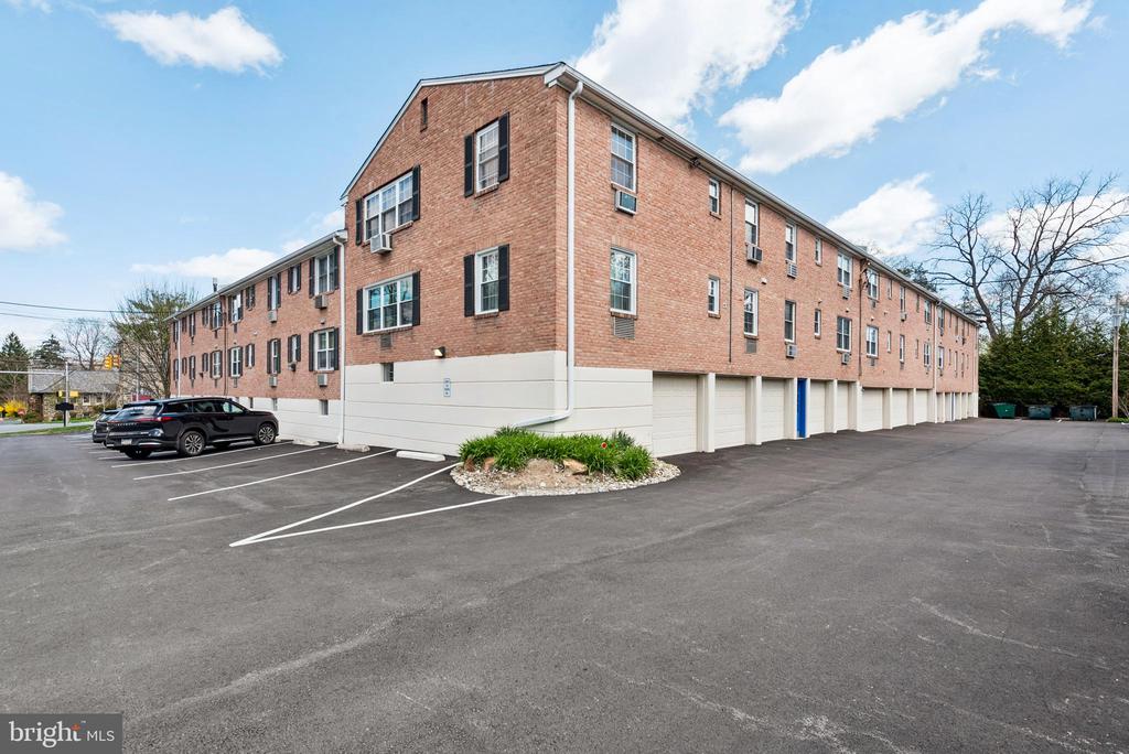 1334 MONTGOMERY AVENUE D4