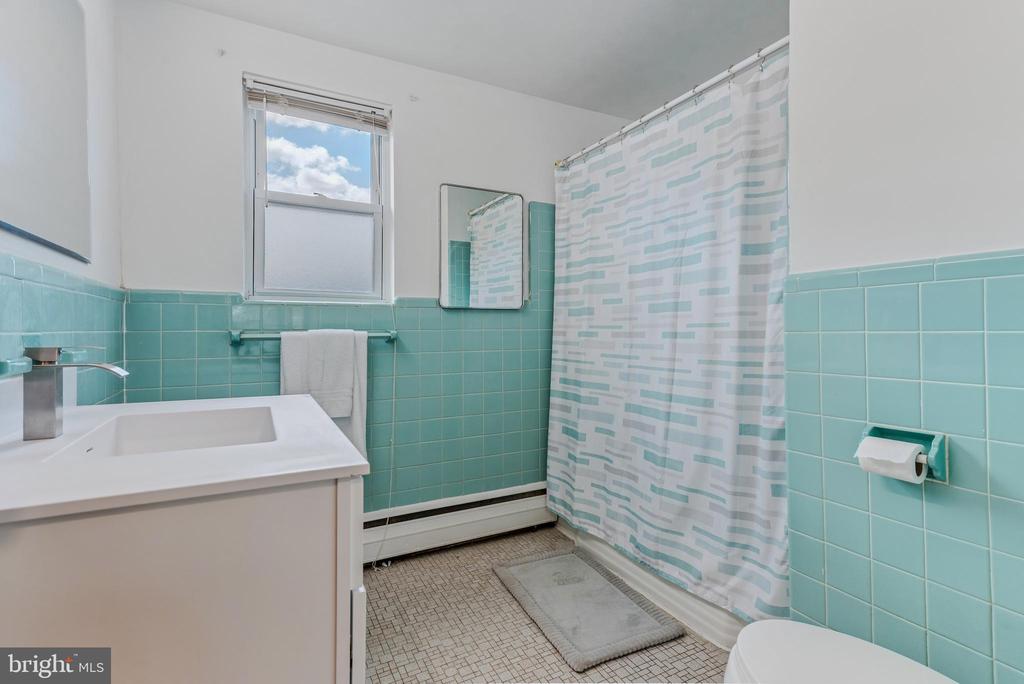 1334 MONTGOMERY AVENUE D4