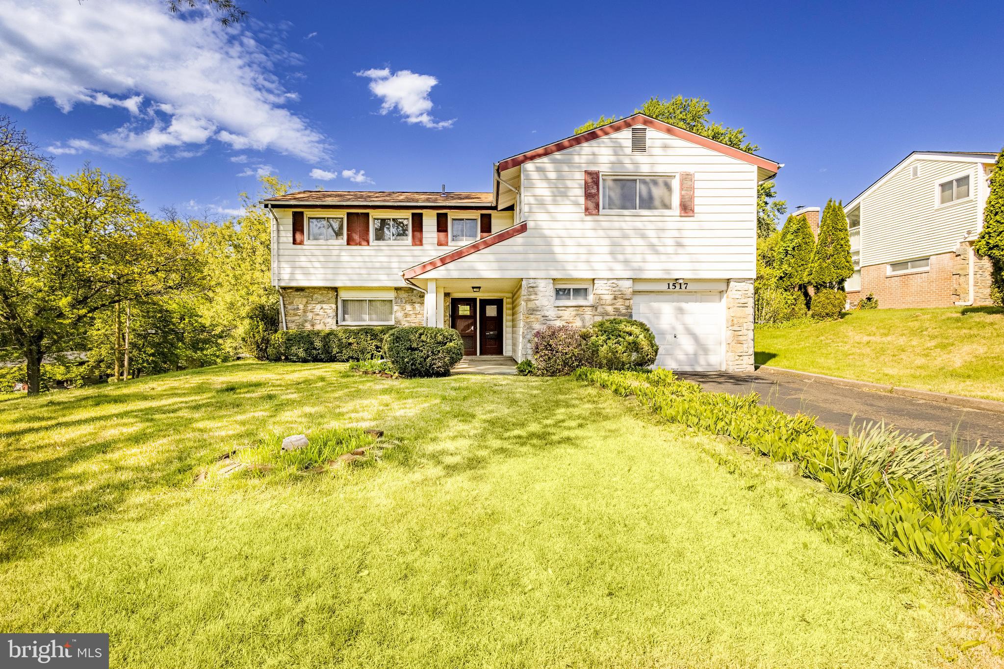 1517 THORNBERRY ROAD