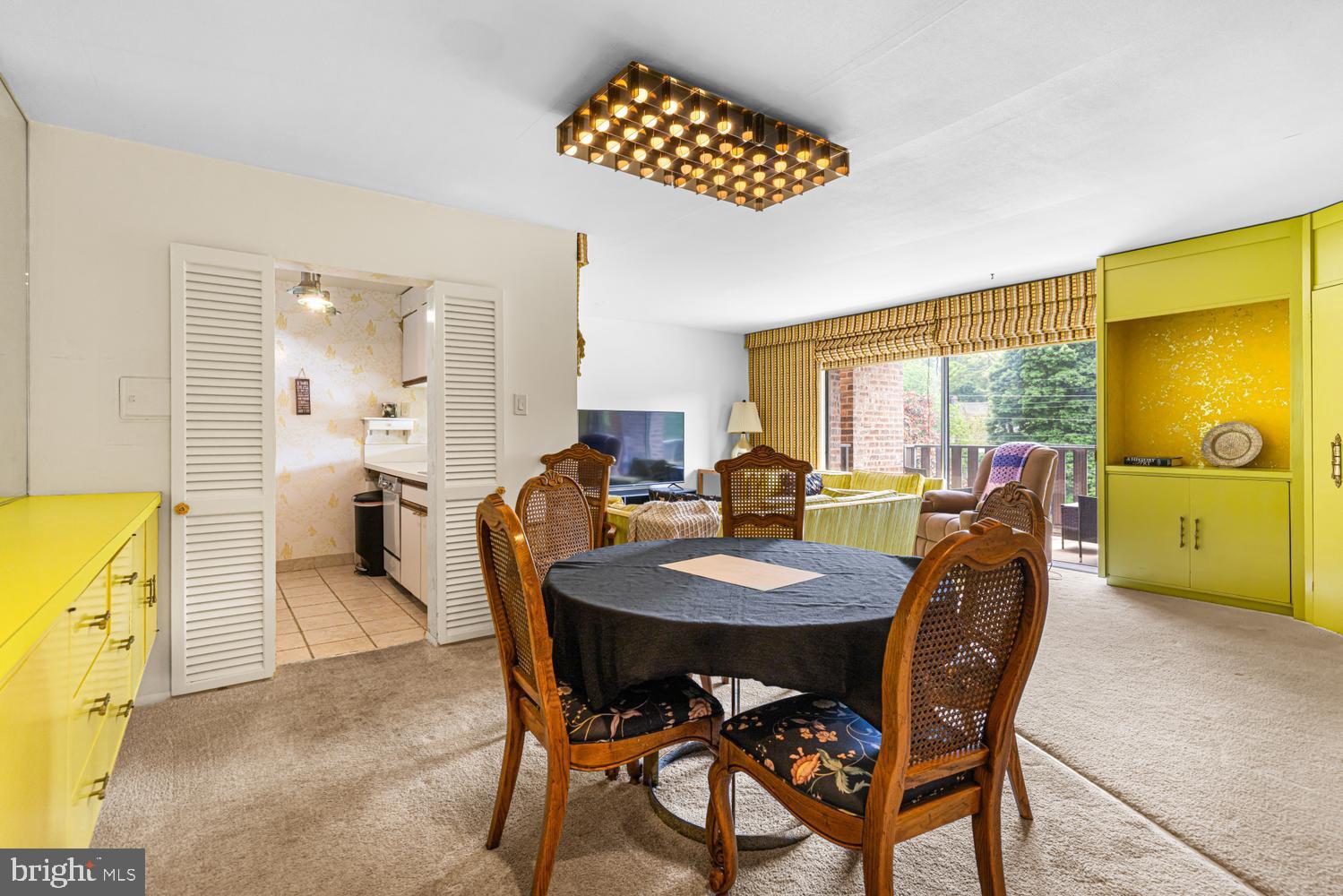 1610 THE FAIRWAY 510W