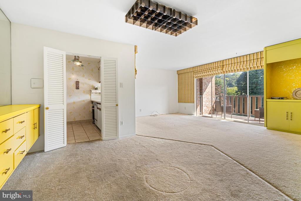 1610 THE FAIRWAY 510W