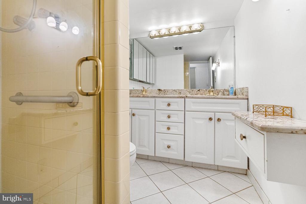 1610 THE FAIRWAY 510W