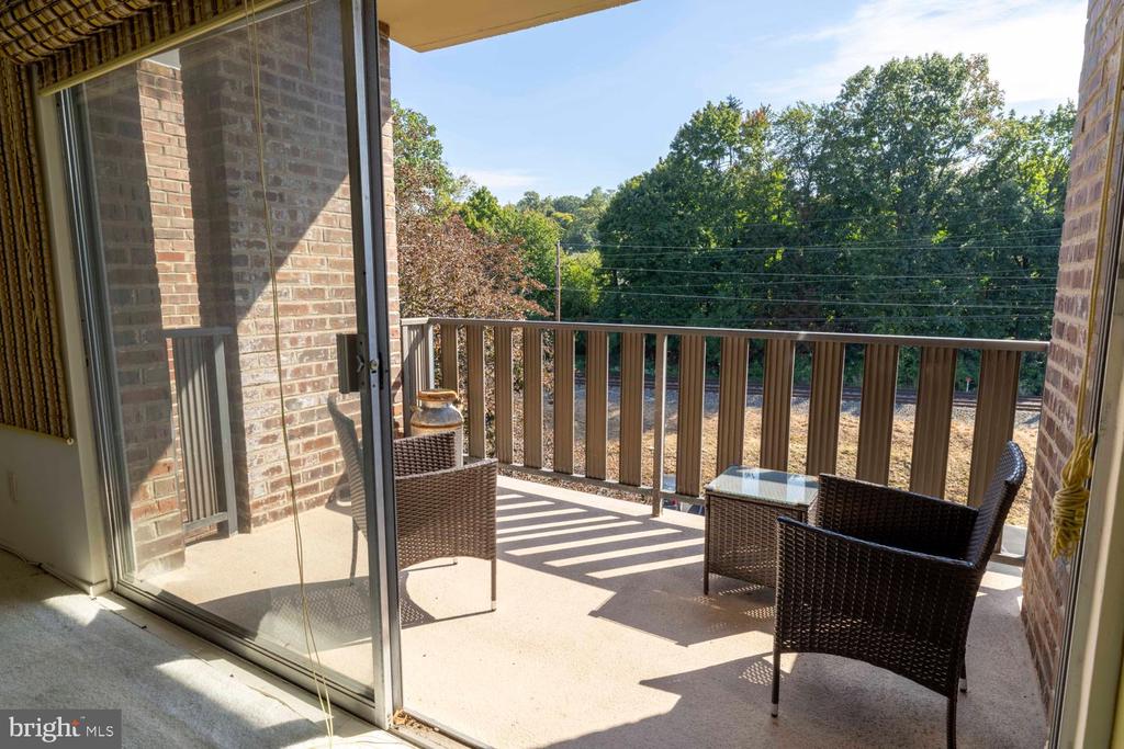 1610 THE FAIRWAY 510W
