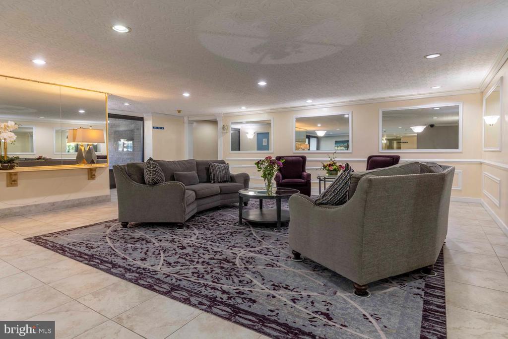 1610 THE FAIRWAY 510W