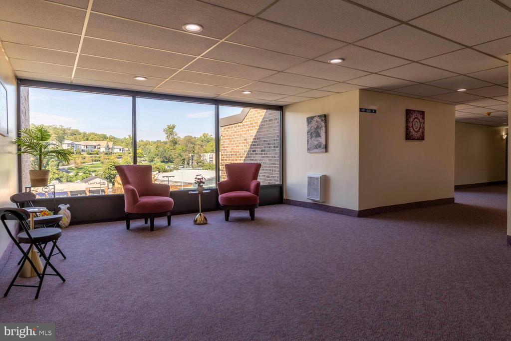 1610 THE FAIRWAY 510W