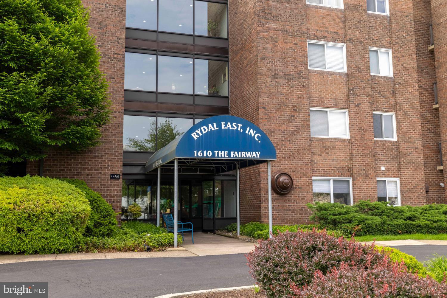 1610 THE FAIRWAY 510W