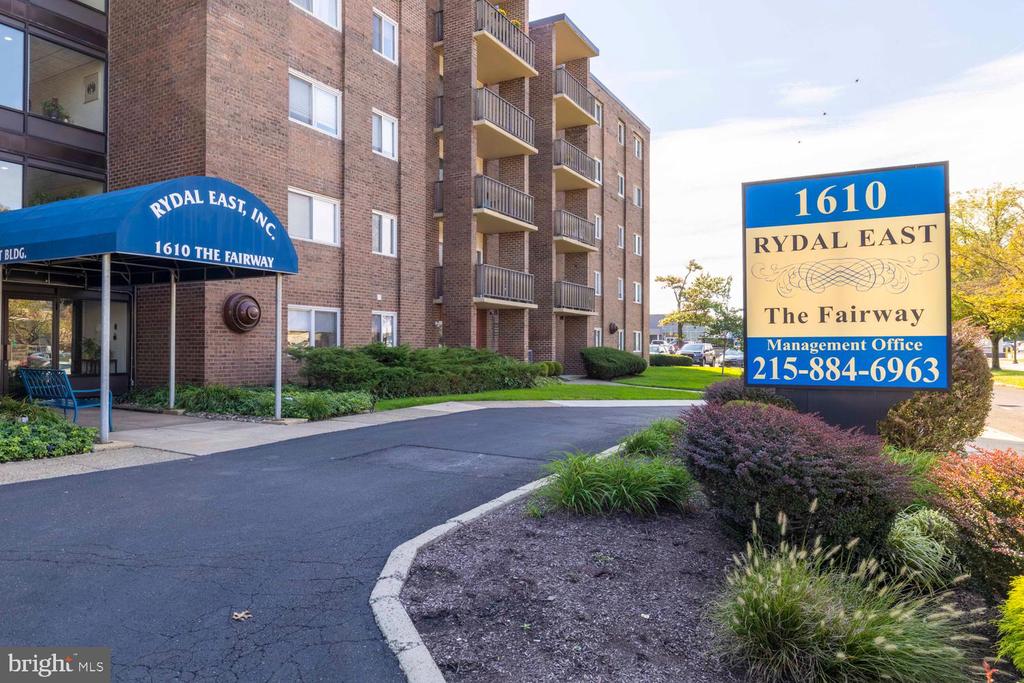 1610 THE FAIRWAY 510W