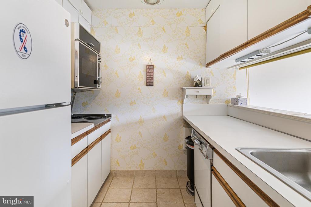 1610 THE FAIRWAY 510W