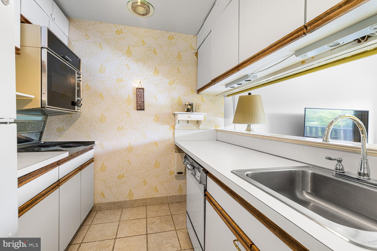 1610 THE FAIRWAY 510W