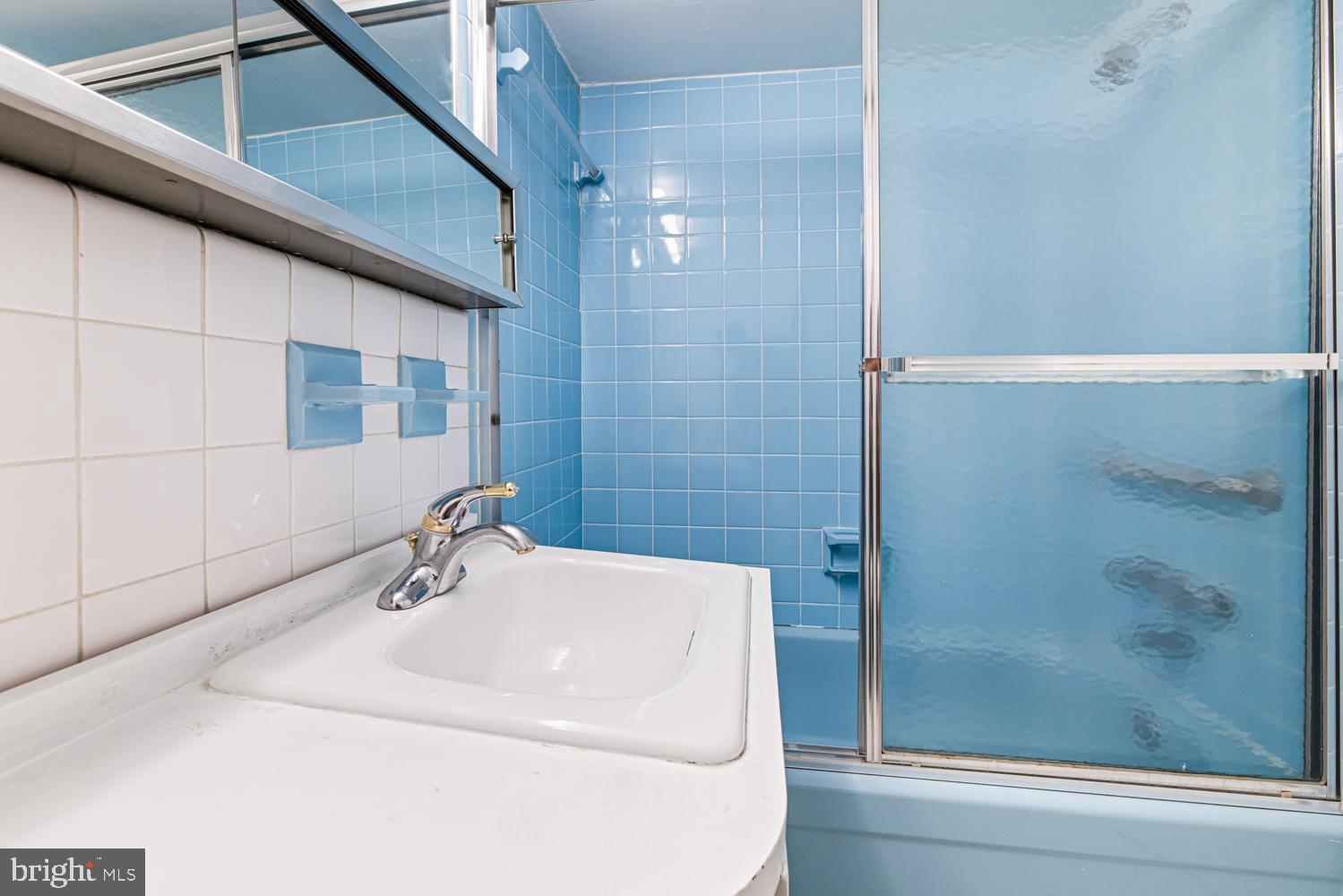 1610 THE FAIRWAY 510W