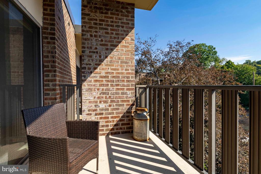 1610 THE FAIRWAY 510W