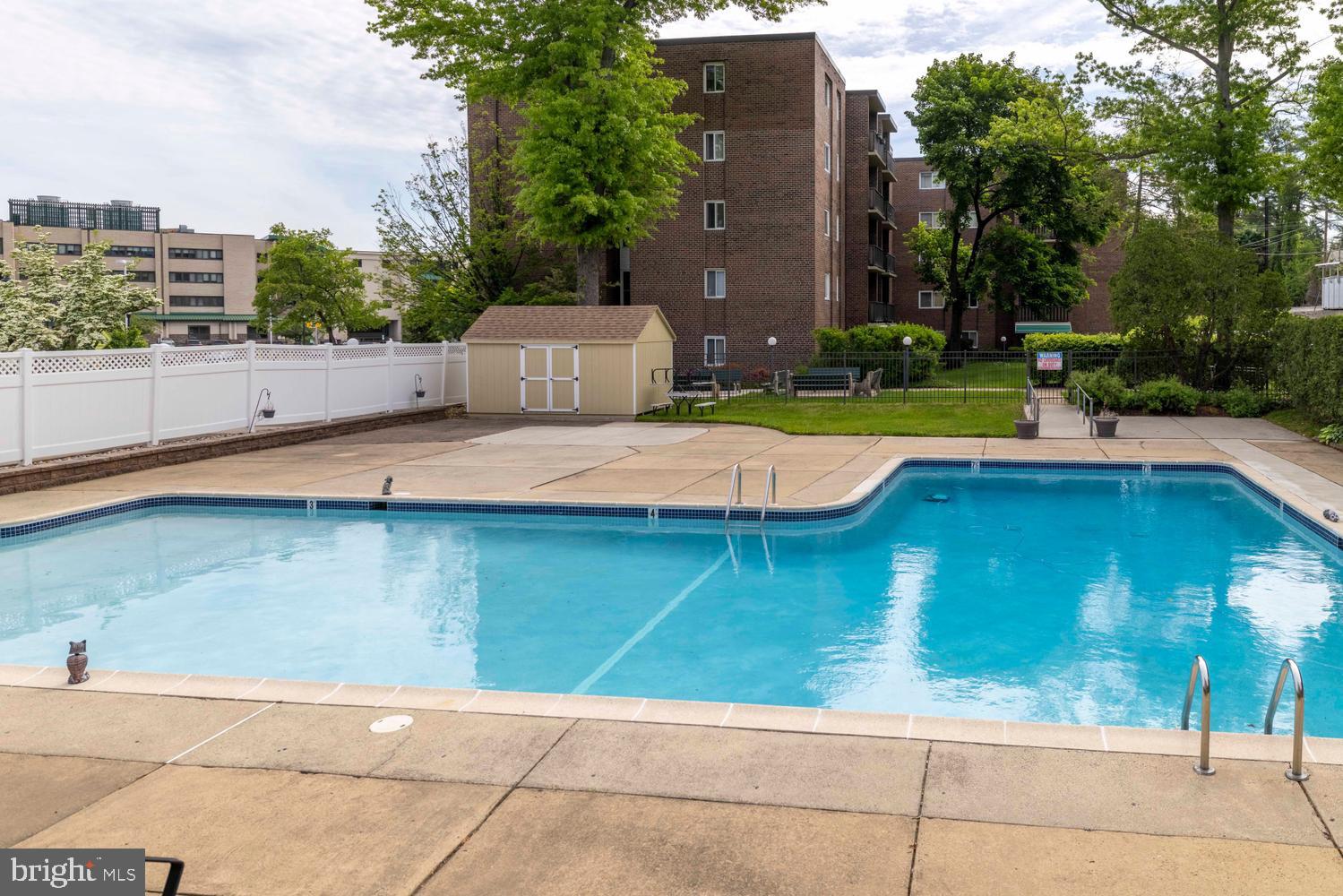 1610 THE FAIRWAY 510W