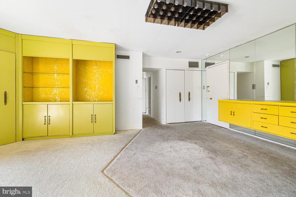 1610 THE FAIRWAY 510W