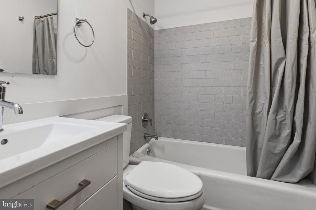 429 EDGEMONT AVENUE 3