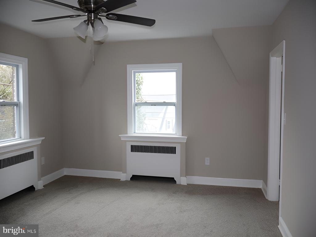1516 SURREY LANE