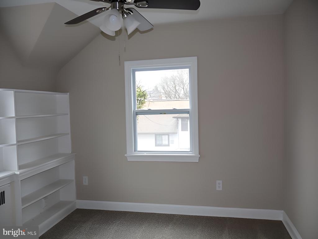 1516 SURREY LANE