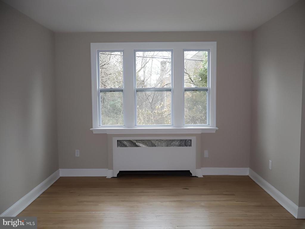 1516 SURREY LANE