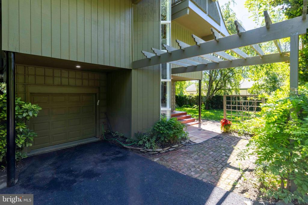 206 RIVER ROAD