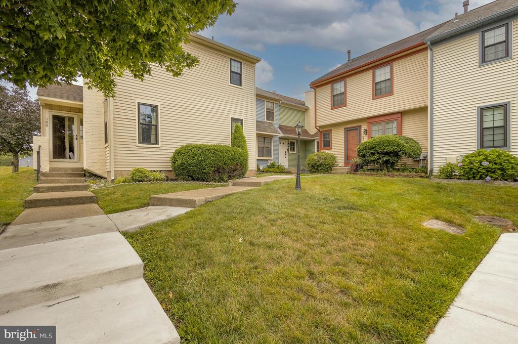 102 RUTLEDGE COURT