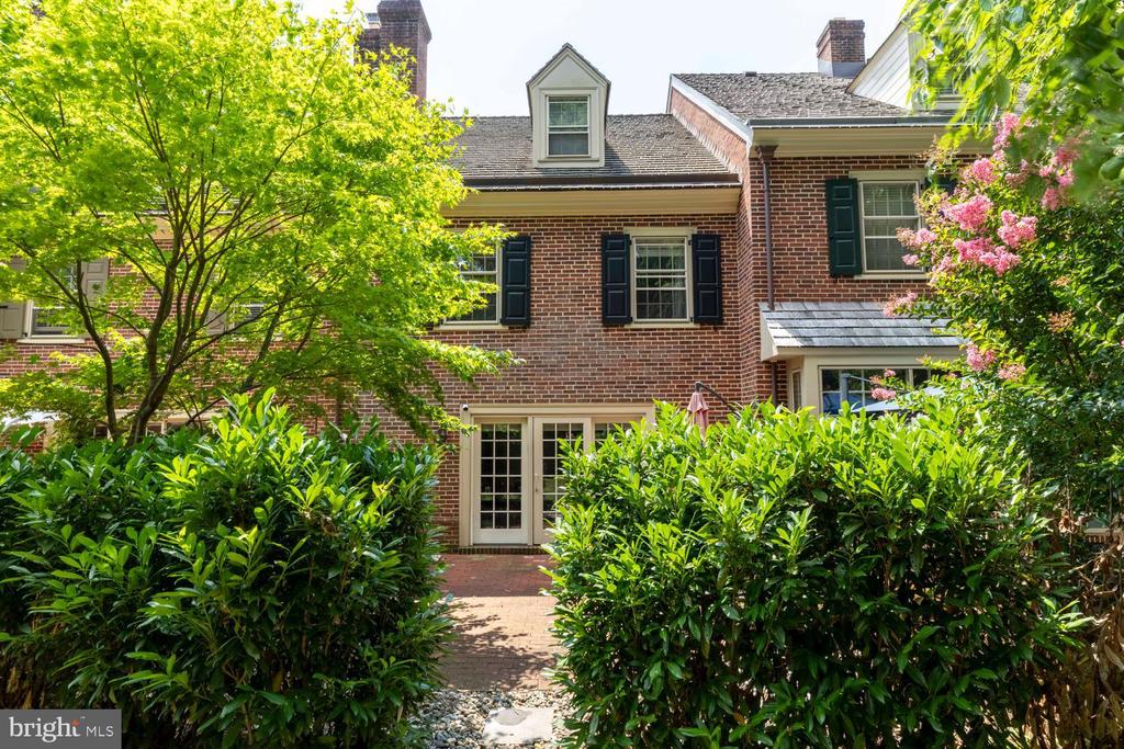 1101 QUINARD COURT