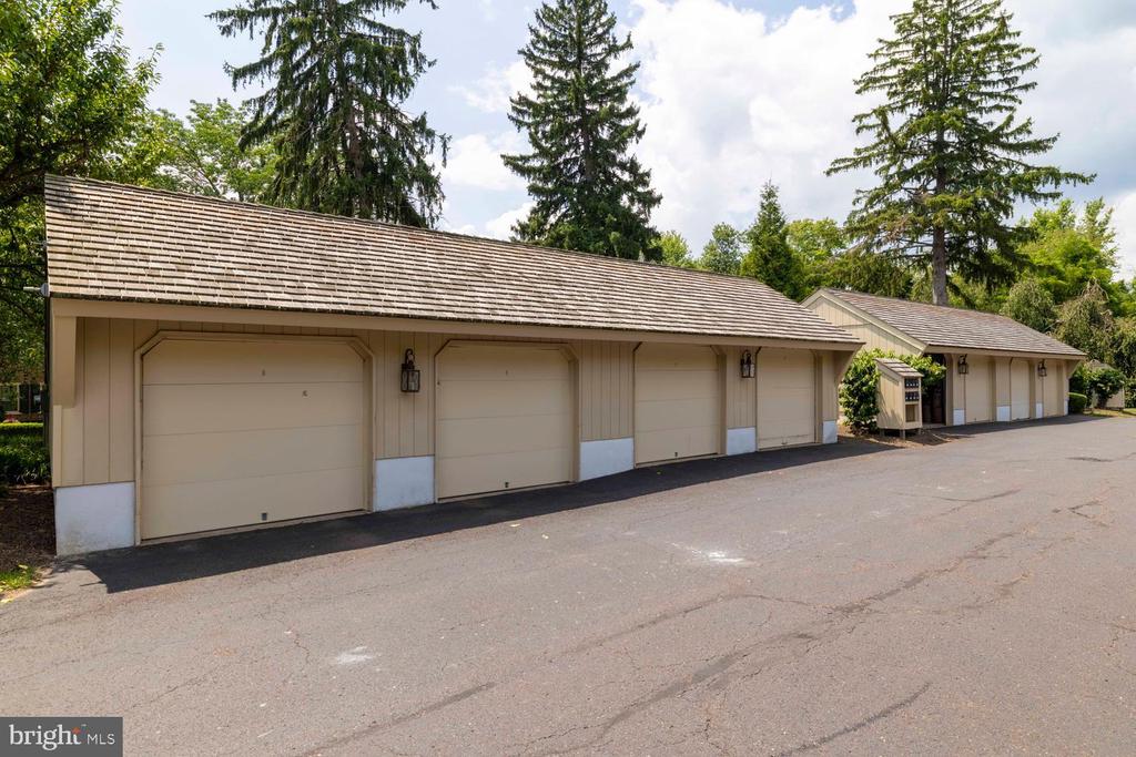 1101 QUINARD COURT