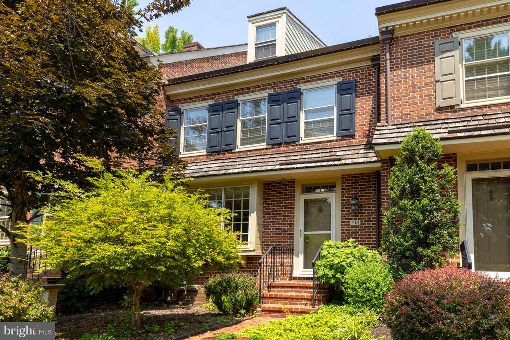 1101 QUINARD COURT