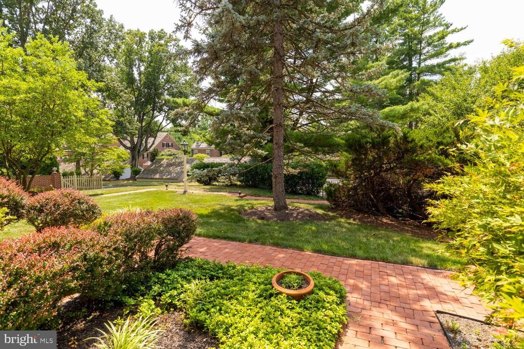 1101 QUINARD COURT