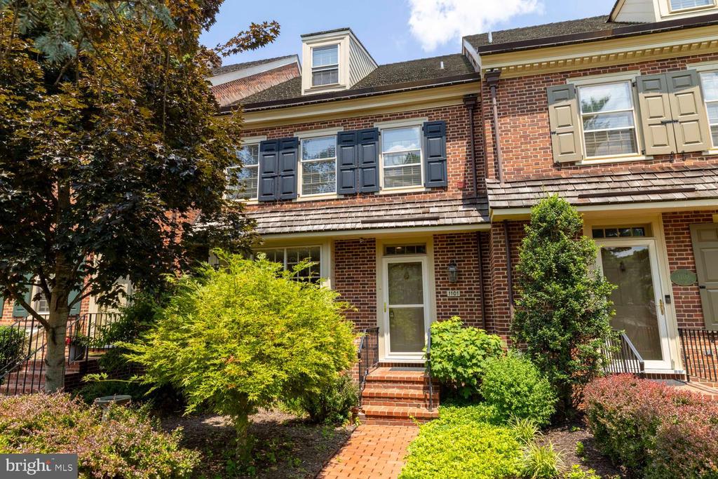 1101 QUINARD COURT