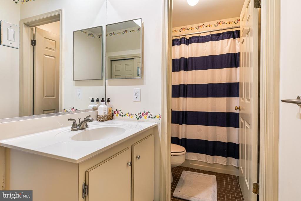 1101 QUINARD COURT