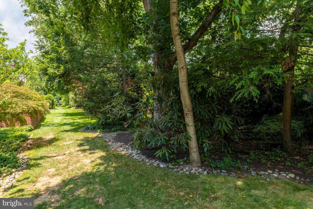 1101 QUINARD COURT